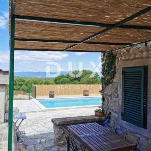 OTOK KRK, DOBRINJ – Kamena vila s bazenom i pogledom na more, PRILIKA!!!
