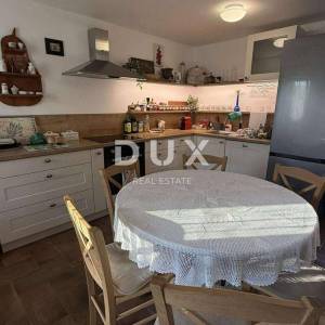 OTOK KRK, DOBRINJ – Kamena vila s bazenom i pogledom na more, PRILIKA!!!