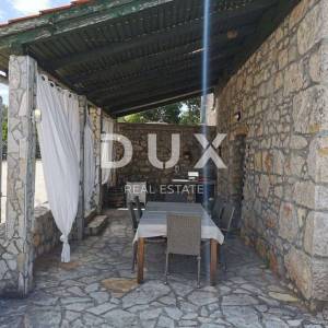 OTOK KRK, DOBRINJ – Kamena vila s bazenom i pogledom na more, PRILIKA!!!