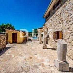OTOK KRK, DOBRINJ- Luksuzna vila u mediteranskom stilu