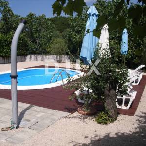 Otok Krk, Dobrinj (okolica) - Samostojeća kuća sa bazenom 