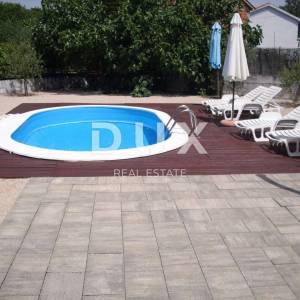 Otok Krk, Dobrinj (okolica) - Samostojeća kuća sa bazenom 