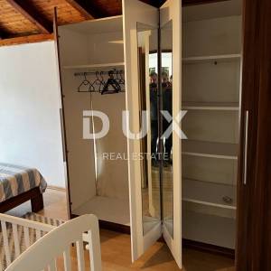OTOK KRK, DOBRINJ (OKOLICA) -  Kuća sa 7 stambenih jedinica