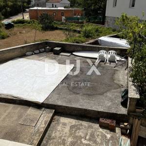 OTOK KRK, DOBRINJ (OKOLICA) -  Kuća sa 7 stambenih jedinica
