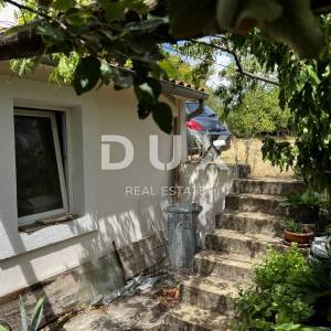 OTOK KRK, DOBRINJ (OKOLICA) -  Kuća sa 7 stambenih jedinica