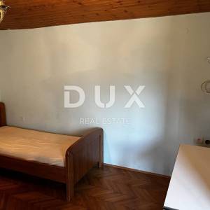 OTOK KRK, DOBRINJ (OKOLICA) -  Kuća sa 7 stambenih jedinica