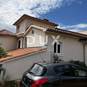 OTOK KRK, DOBRINJ (OKOLICA) -  Kuća sa 7 stambenih jedinica