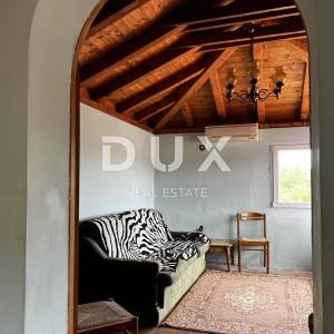 OTOK KRK, DOBRINJ (OKOLICA) -  Kuća sa 7 stambenih jedinica