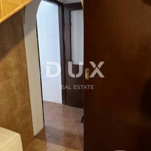 OTOK KRK, DOBRINJ (OKOLICA) -  Kuća sa 7 stambenih jedinica