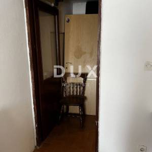 OTOK KRK, DOBRINJ (OKOLICA) -  Kuća sa 7 stambenih jedinica