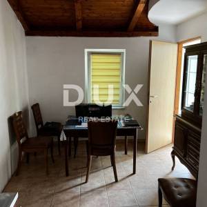 OTOK KRK, DOBRINJ (OKOLICA) -  Kuća sa 7 stambenih jedinica