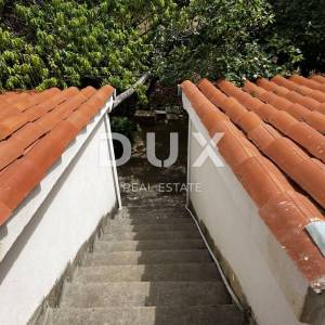 OTOK KRK, DOBRINJ (OKOLICA) -  Kuća sa 7 stambenih jedinica