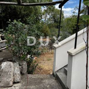 OTOK KRK, DOBRINJ (OKOLICA) -  Kuća sa 7 stambenih jedinica