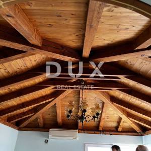 OTOK KRK, DOBRINJ (OKOLICA) -  Kuća sa 7 stambenih jedinica