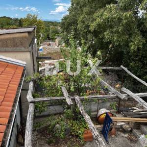 OTOK KRK, DOBRINJ (OKOLICA) -  Kuća sa 7 stambenih jedinica