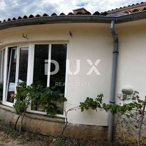 OTOK KRK, DOBRINJ (OKOLICA) -  Kuća sa 7 stambenih jedinica