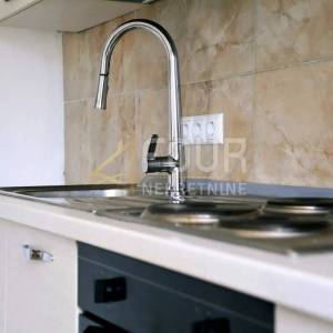Otok Krk, Dobrinj - okolica, kuća s 2 stana i bazenom