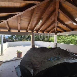 Otok Krk, Dobrinj - okolica, kuća s 4 stana, garaža, velika okućnica