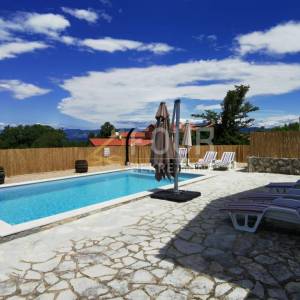 Otok Krk, Dobrinj - okolica, samostojeća kuća s bazenom, 104m2