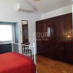 Otok Krk, Dobrinj - okolica, samostojeća kuća s bazenom, 104m2