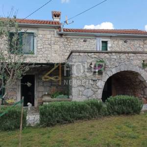 Otok Krk, Dobrinj - okolica, samostojeća kuća s bazenom, 104m2