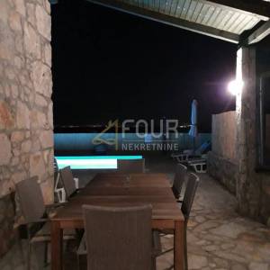 Otok Krk, Dobrinj - okolica, samostojeća kuća s bazenom, 104m2