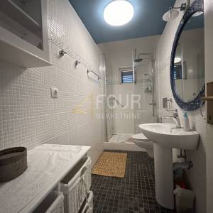 Otok Krk, Dobrinj - okolica, samostojeća kuća s bazenom, 104m2