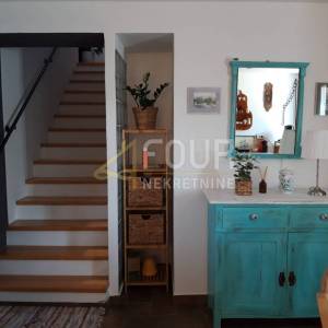 Otok Krk, Dobrinj - okolica, samostojeća kuća s bazenom, 104m2