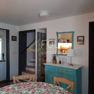 Otok Krk, Dobrinj - okolica, samostojeća kuća s bazenom, 104m2