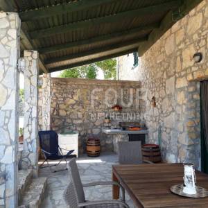 Otok Krk, Dobrinj - okolica, samostojeća kuća s bazenom, 104m2