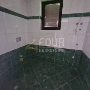 Otok Krk, Dobrinj - okolica, kuća s 2 stana, 112.98m2