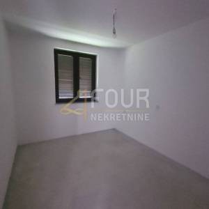 Otok Krk, Dobrinj - okolica, kuća s 2 stana, 112.98m2