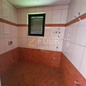 Otok Krk, Dobrinj - okolica, kuća s 4 stana, 225.96m2, okućnica