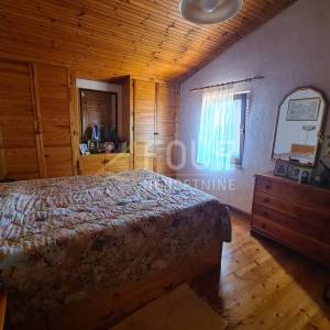 Otok Krk, Dobrinj okolica, samostojeća kuća 100m2, konoba, garaža