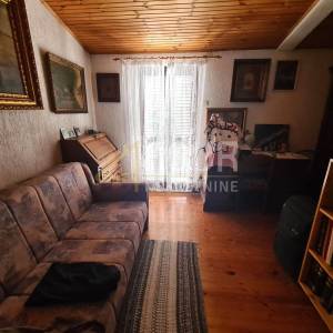 Otok Krk, Dobrinj okolica, samostojeća kuća 100m2, konoba, garaža