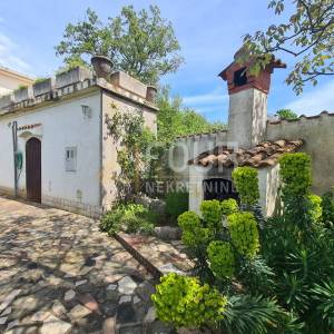 Otok Krk, Dobrinj okolica, samostojeća kuća 100m2, konoba, garaža