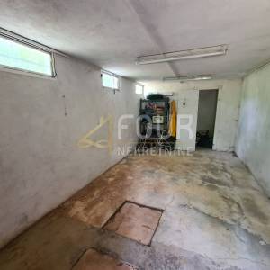 Otok Krk, Dobrinj okolica, samostojeća kuća 100m2, konoba, garaža