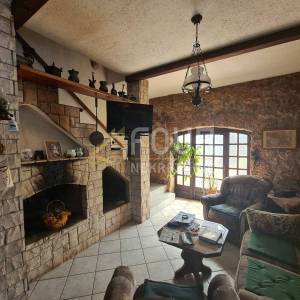 Otok Krk, Dobrinj okolica, samostojeća kuća 100m2, konoba, garaža
