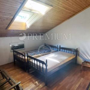 Otok Krk, Dobrinj, prodaja samostojeće kuće s okućnicom od 2769 m2!