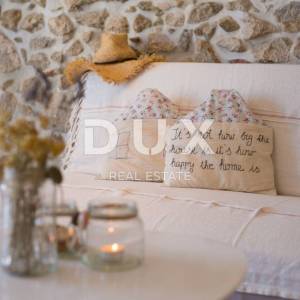 OTOK KRK, DOBRINJ - Rustikalna kuća s jacuzzijem
