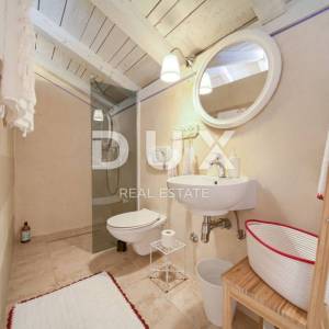 OTOK KRK, DOBRINJ - Rustikalna kuća s jacuzzijem
