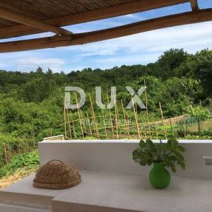 OTOK KRK, DOBRINJ - Rustikalna kuća s jacuzzijem