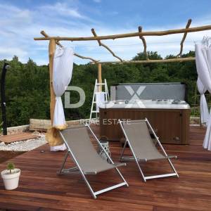 OTOK KRK, DOBRINJ - Rustikalna kuća s jacuzzijem