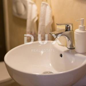 OTOK KRK, DOBRINJ - Rustikalna kuća s jacuzzijem