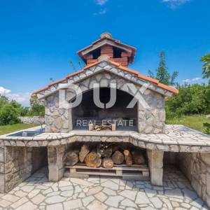 OTOK KRK, DOBRINJ - Samostojeća šarmantna kuća s grijanim bazenom, studio apartmanom u mirnom dijelu otoka!