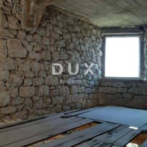 OTOK KRK, DOBRINJ - Samostojeća kuća za adaptaciju 