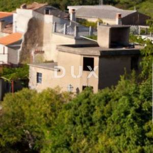 OTOK KRK, DOBRINJ - Samostojeća kuća za adaptaciju 