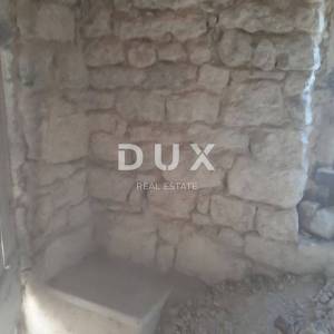 OTOK KRK, DOBRINJ - Samostojeća kuća za adaptaciju 