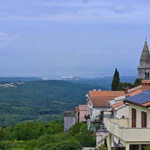 OTOK KRK, DOBRINJ - Samostojeća kuća s velikim potencijalom