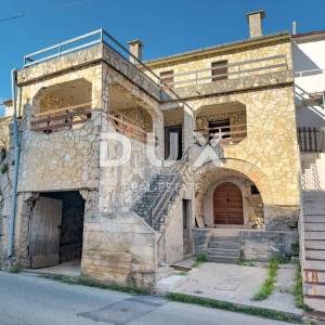 OTOK KRK, DRAGA BAŠĆANSKA - Dvije kuće u nizu s velikom okućnicom